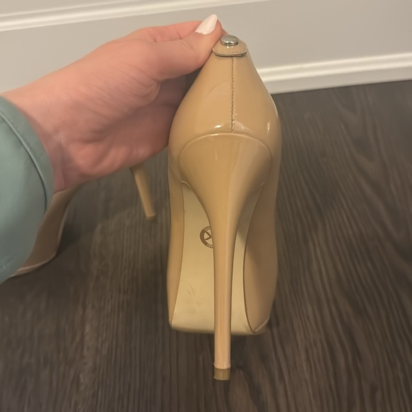 Michael Kors Nude Heels - Picture 4 of 10